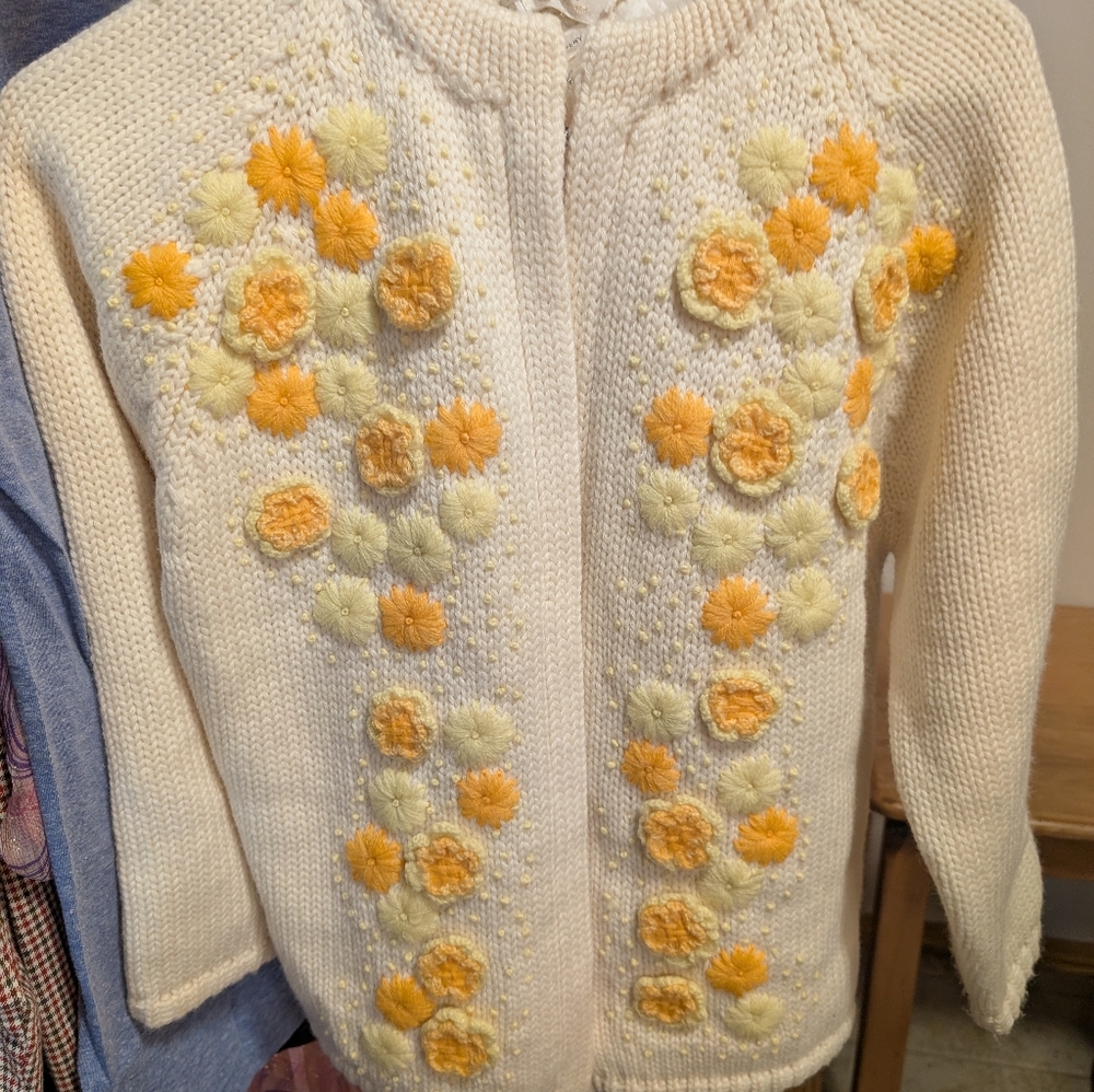 50’s embroidered sweater with florals. Wool sweater fully lined. Size XS\S